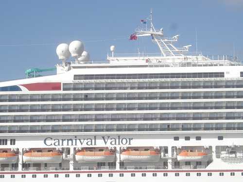 Carnival's Valor ot Grand Cayman