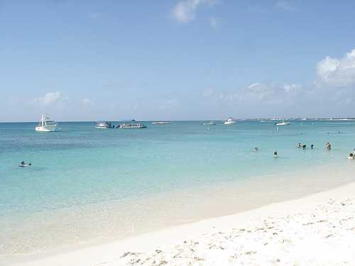 The beautiful Seven Mile Beach in Grand Cayman